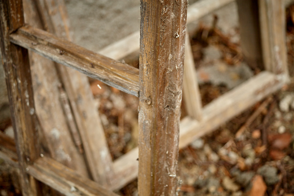 Detailansicht der alten Werkstattfenster Detailansicht der alten Werkstattfenster