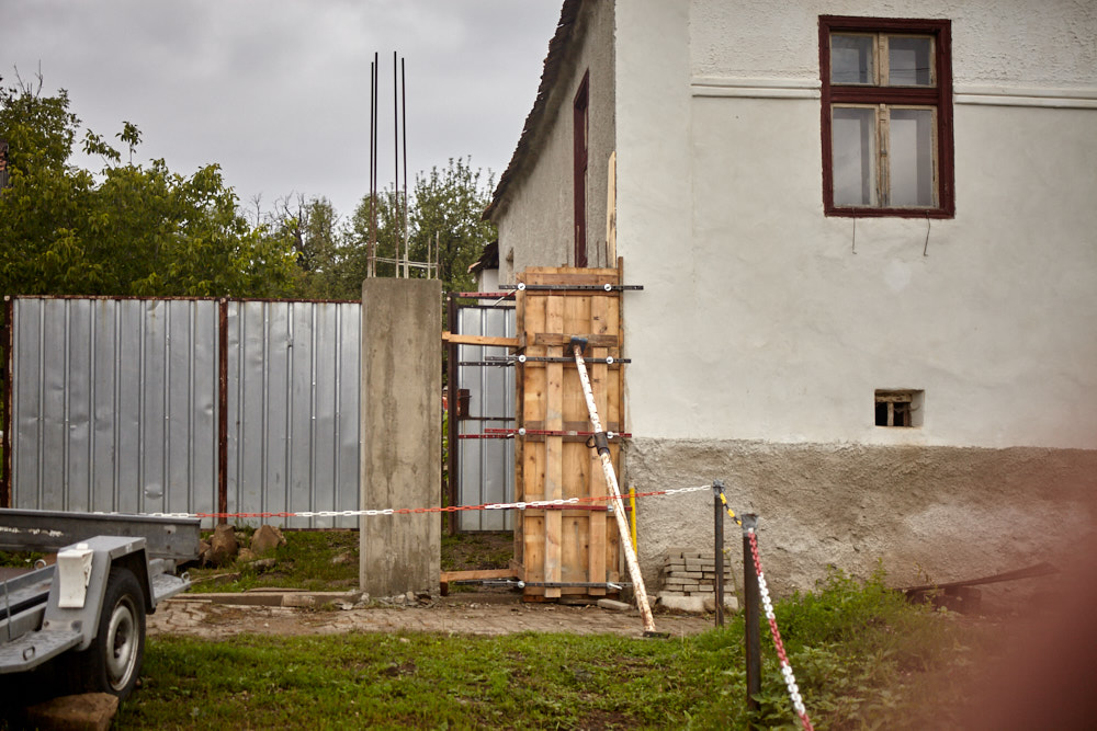 Die zweite Stütze ist gegossen Die zweite Stütze ist gegossen