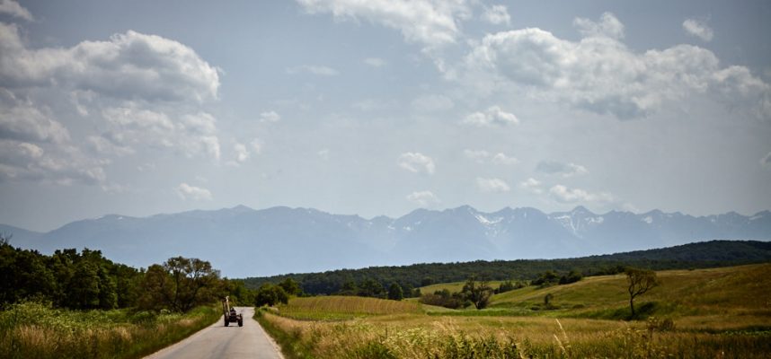 Blick vom Ortsausgang aufs Fagaras.Massiv