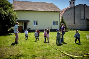 Rebecca wird eingespannt