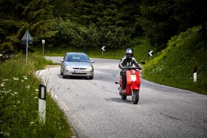 Rebecca mit Servicecar am Jaufenpass